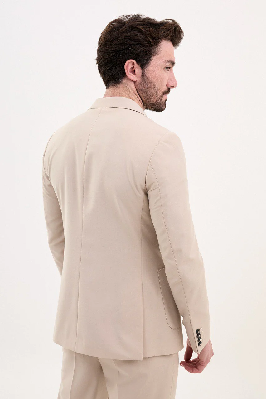 Double Breasted Beige Suit. - Image 2