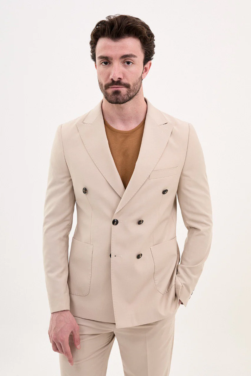 Double Breasted Beige Suit. - Image 4