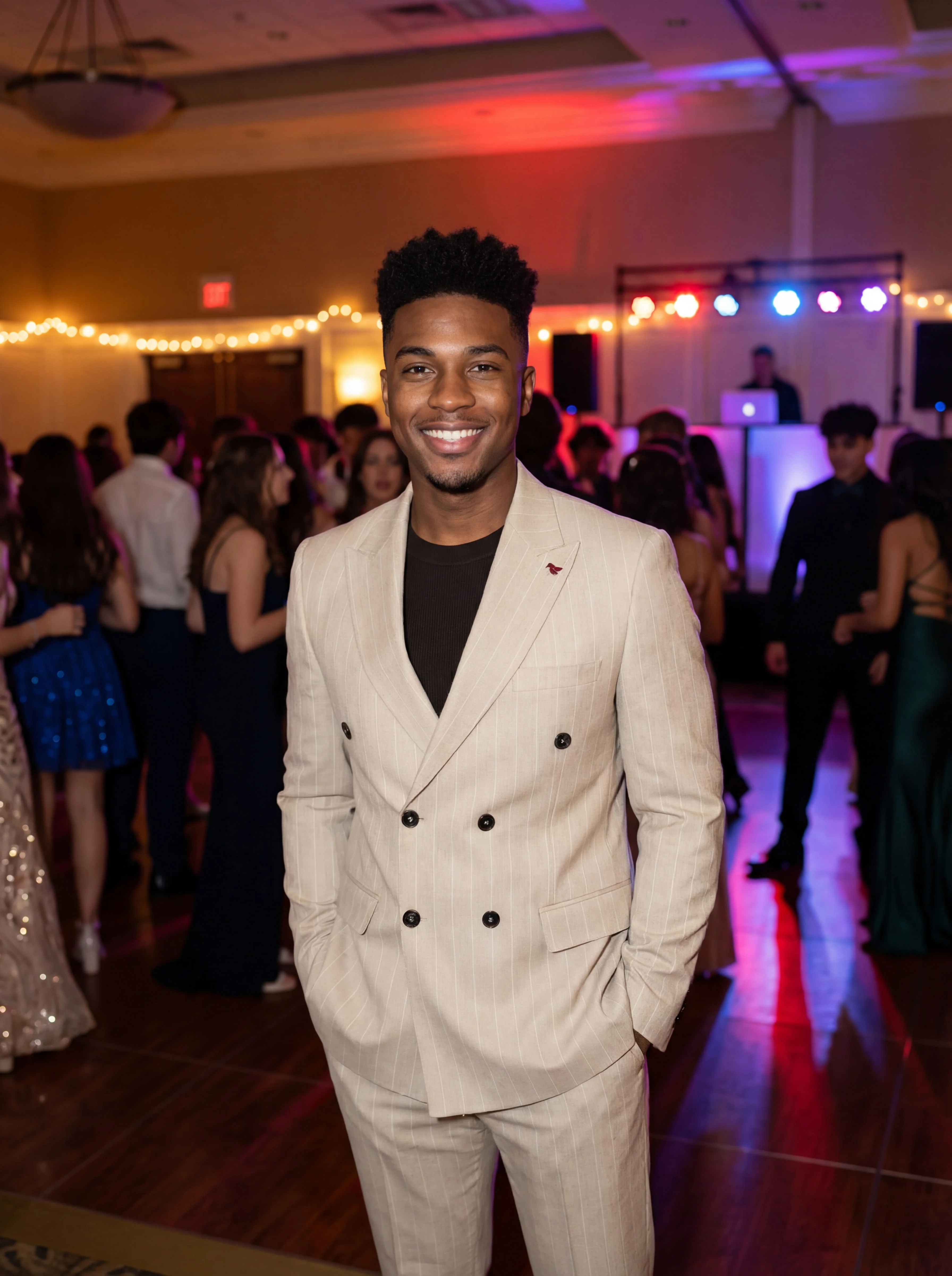 Beige Double-Breasted Pinstripe Prom Suit. - Image 5