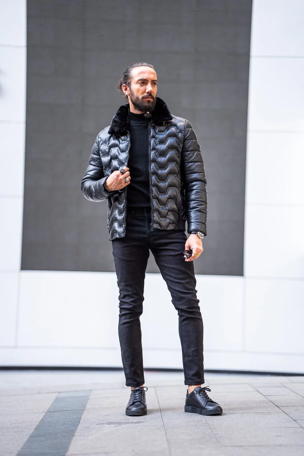 Fur Detailed Black Coat - Image 5