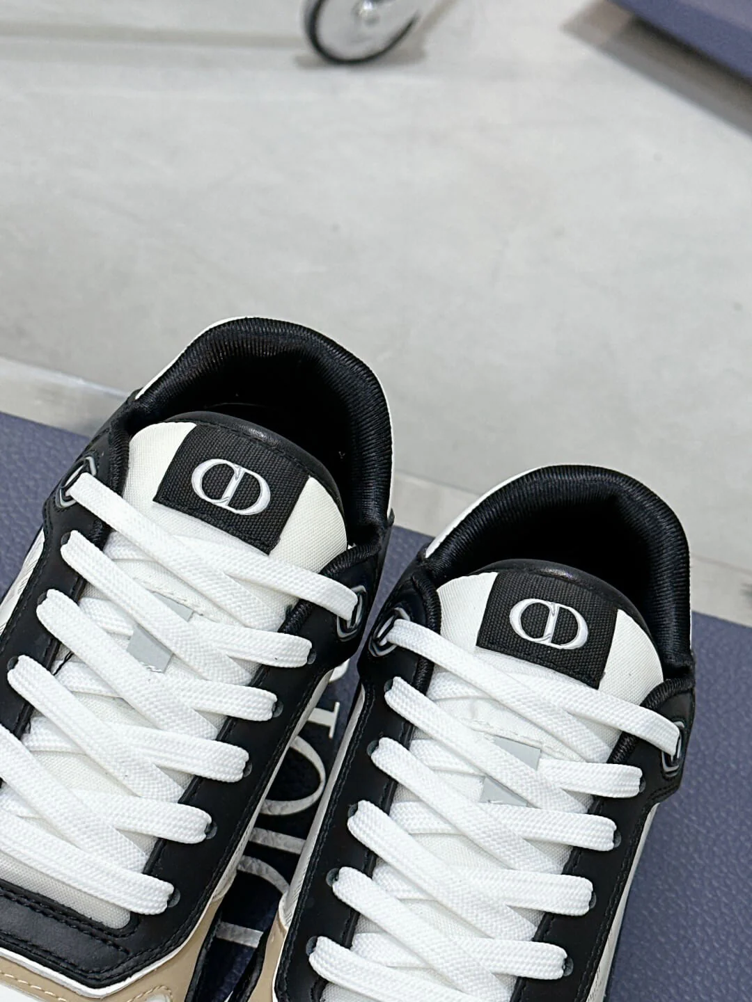 Christian Dior B27 Low-top White / Black and Beige Leather - Image 5