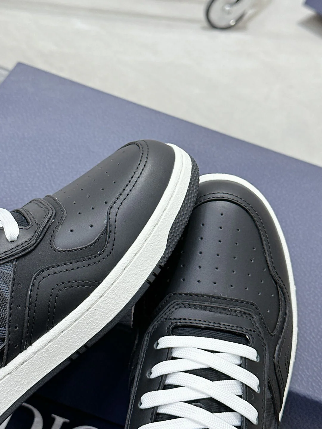 Christian Dior B27 Low-top White / Black Leather - Image 8