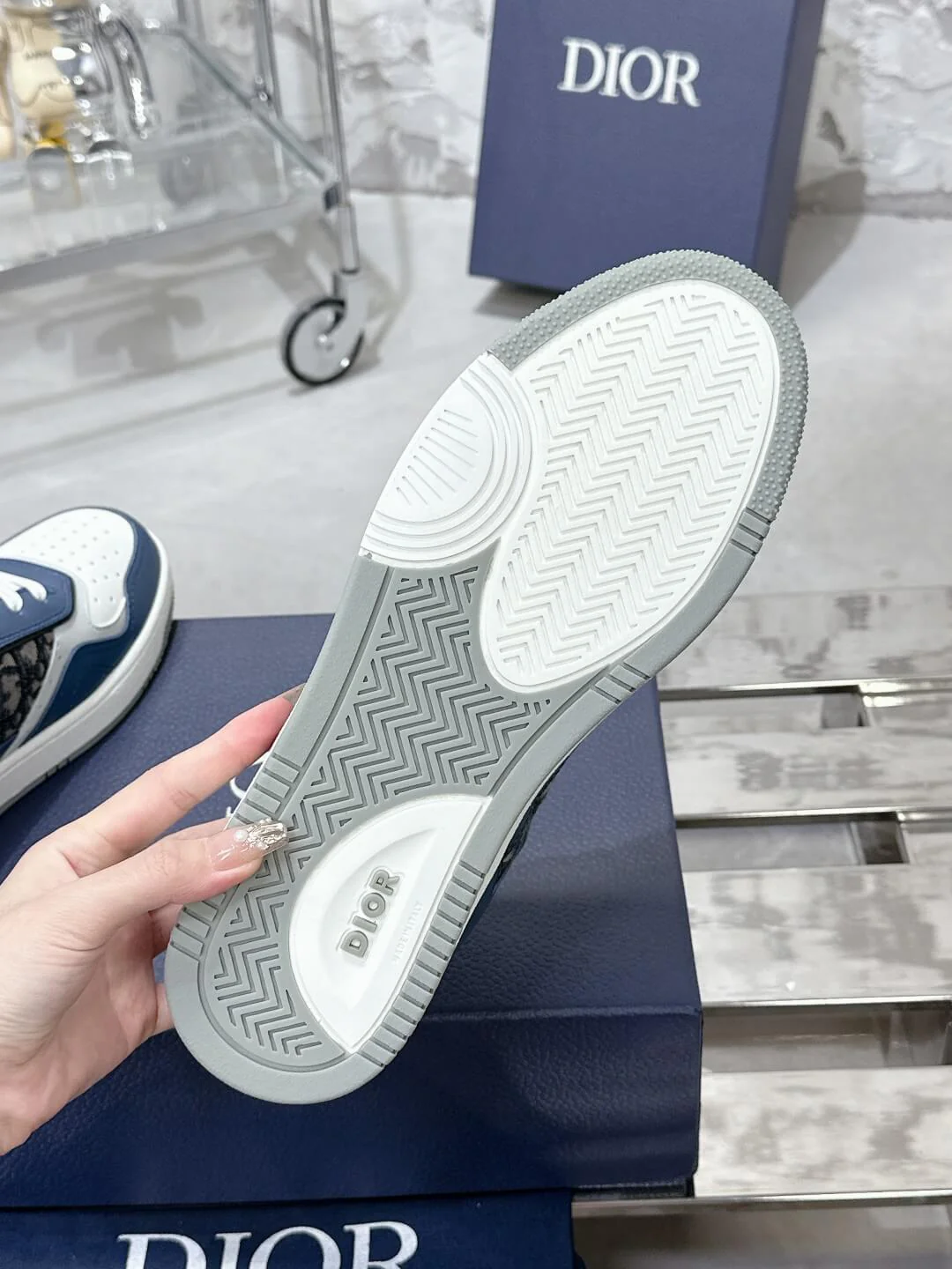 Christian Dior B27 Low-top White / Navy Blue Leather - Image 9