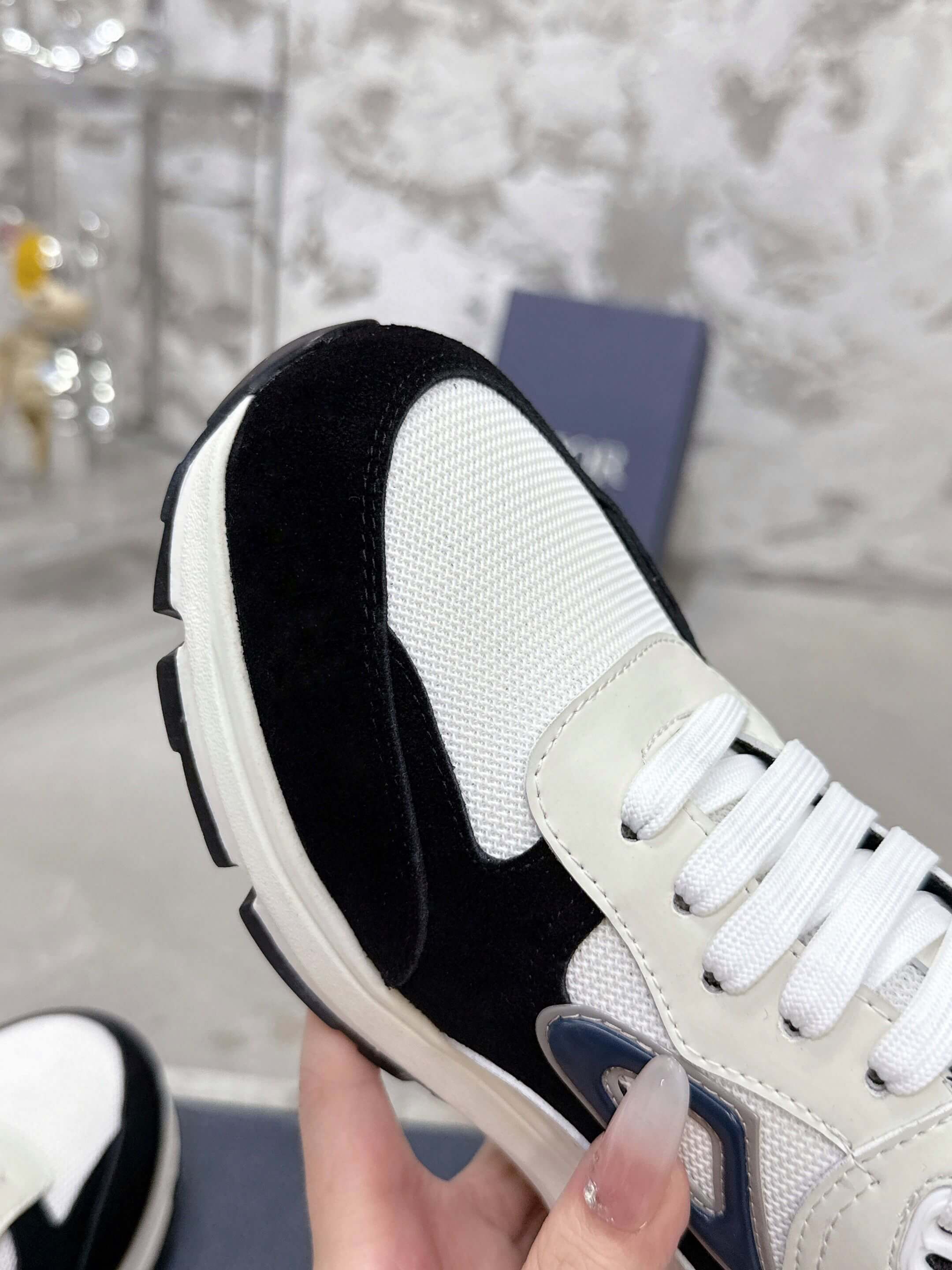 Dior B23 High-Top White/Black Sneaker - Image 3