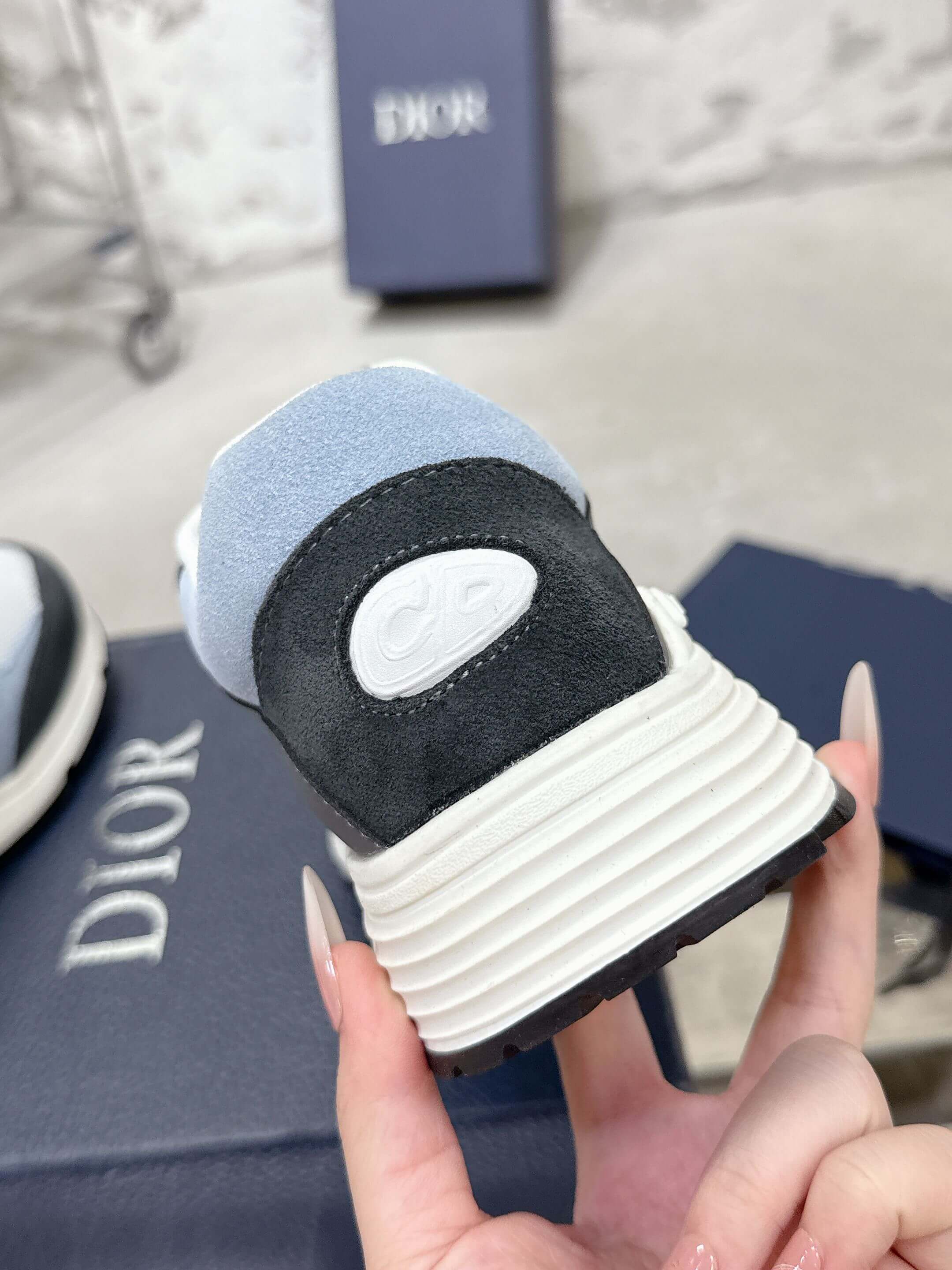 Dior B23 High-Top White/Blue Sneaker - Image 5