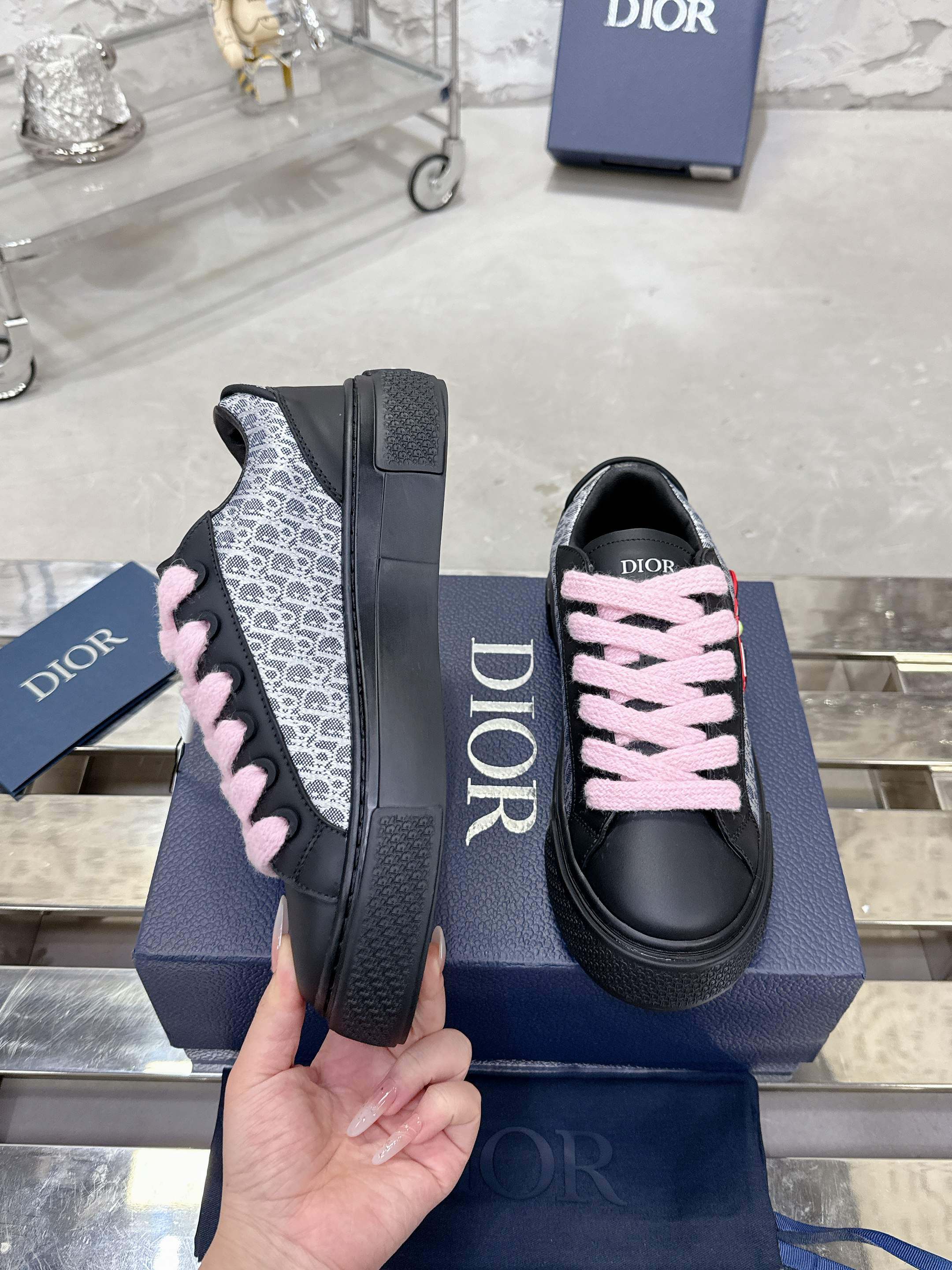 Dior x Kaws - B33 Calfskin & Dior Oblique Canvas Black / Grey Low Top Sneakers - Image 4