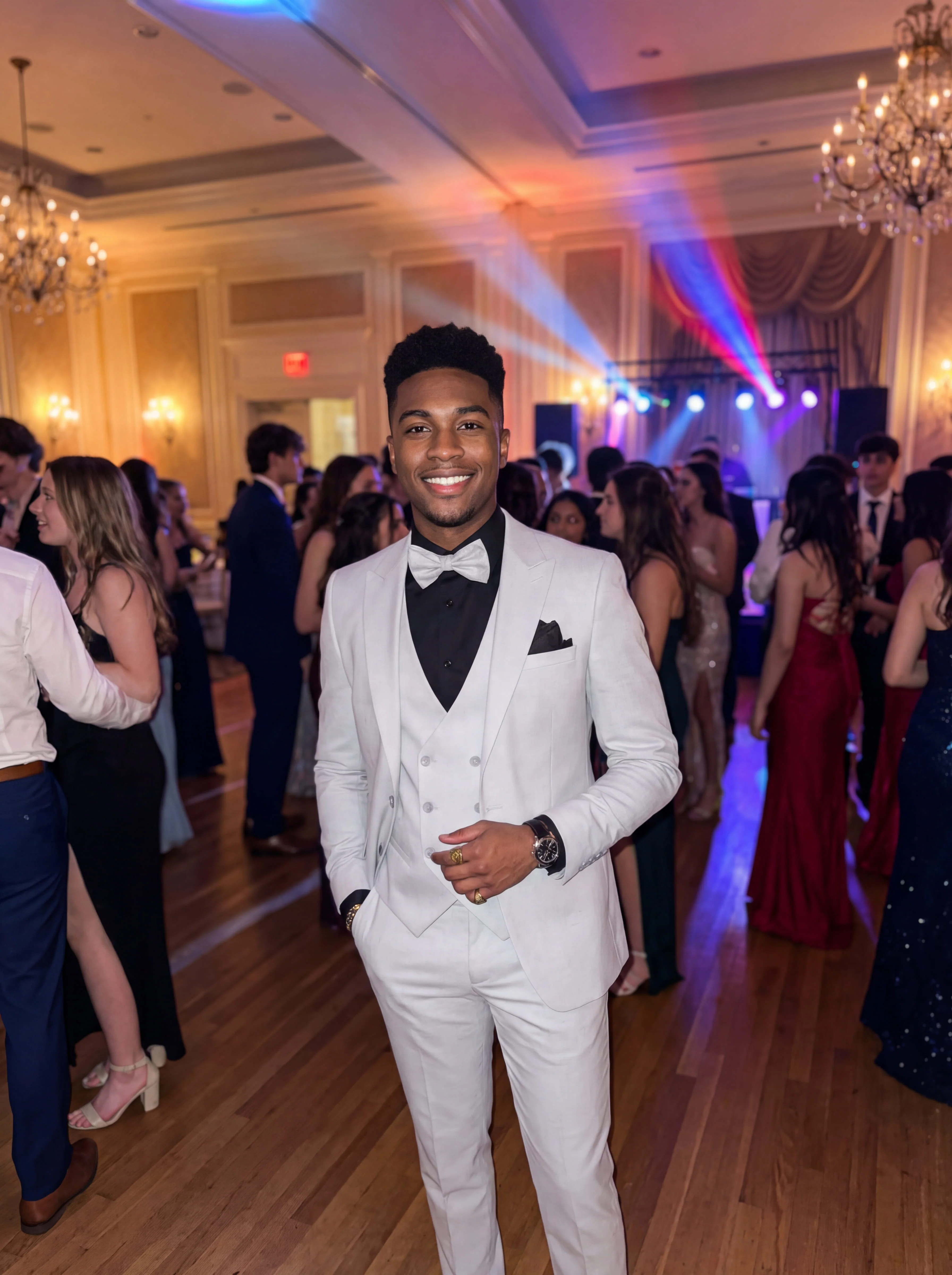 Gray Prom Tuxedo Suit. - Image 4