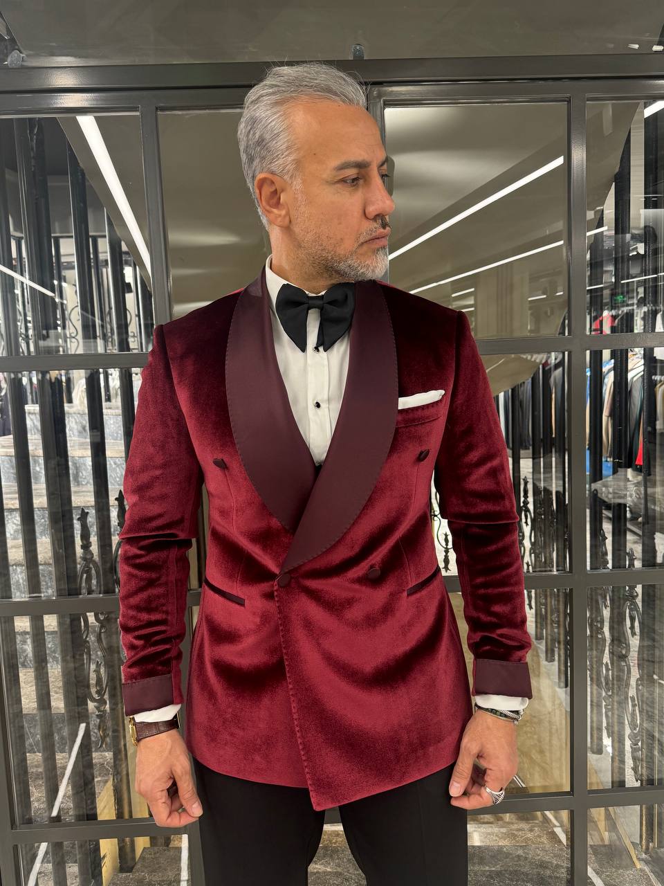 HolloMen Double-Breasted Burgundy Velvet Tuxedo - Image 3