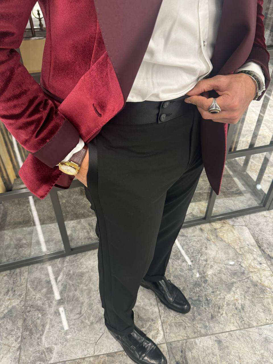 HolloMen Double-Breasted Burgundy Velvet Tuxedo - Image 5