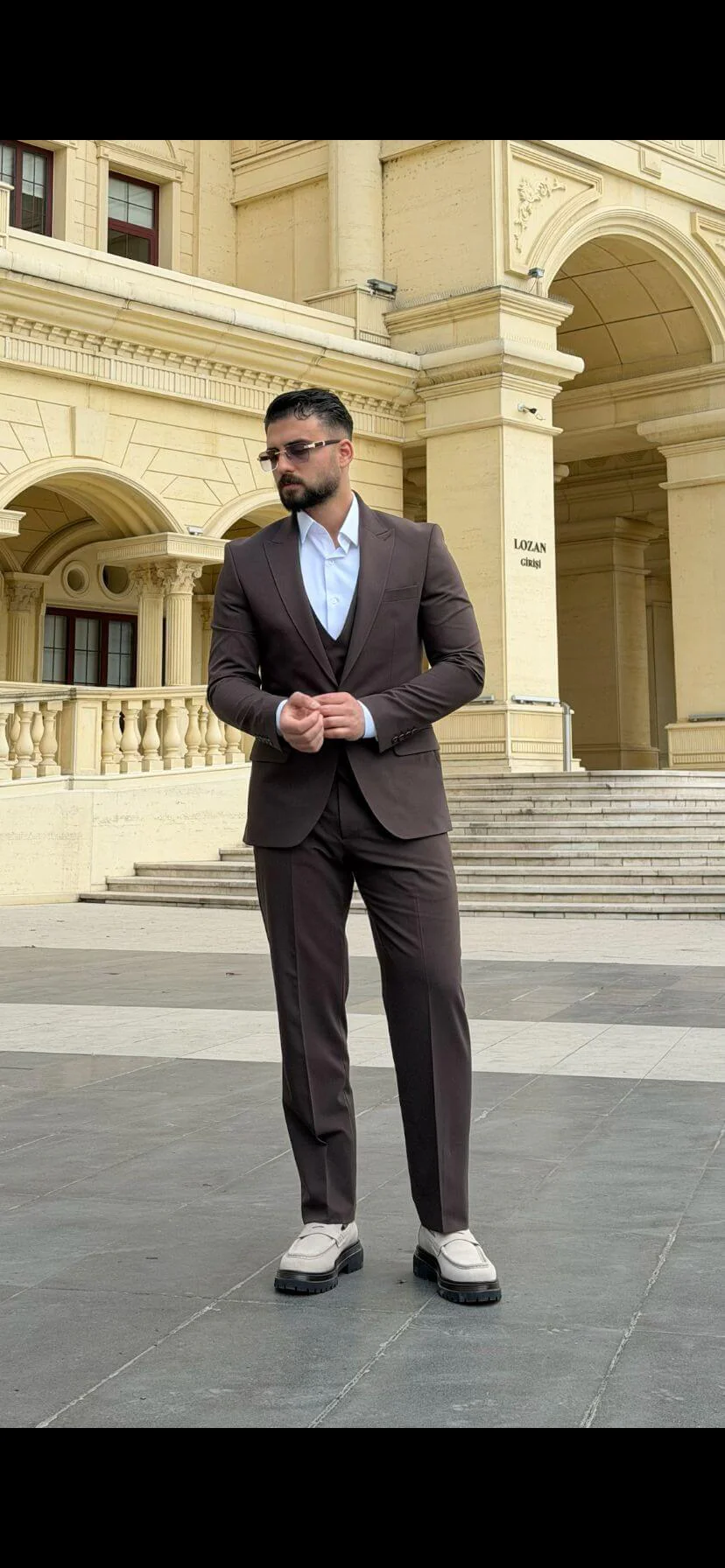 Men’s Brown Shawl Lapel Three Piece  Suit.