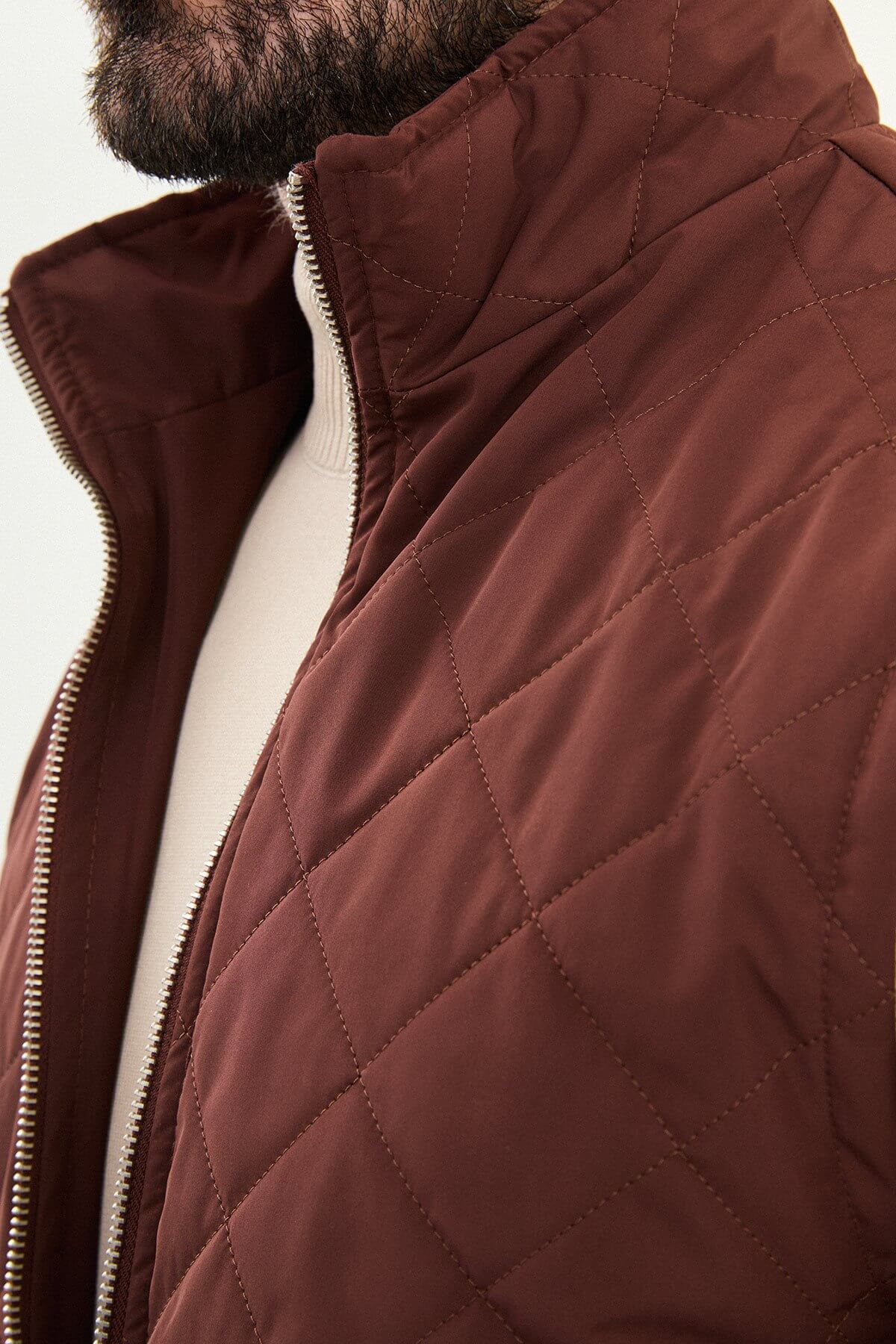 Men’s Tile Diamond-Quilted Technical Vest - Image 3