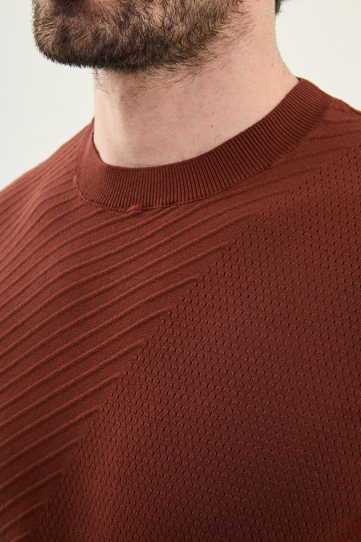 Men’s Tile Slim Fit Textured Crew Neck T-Shirt - Image 3