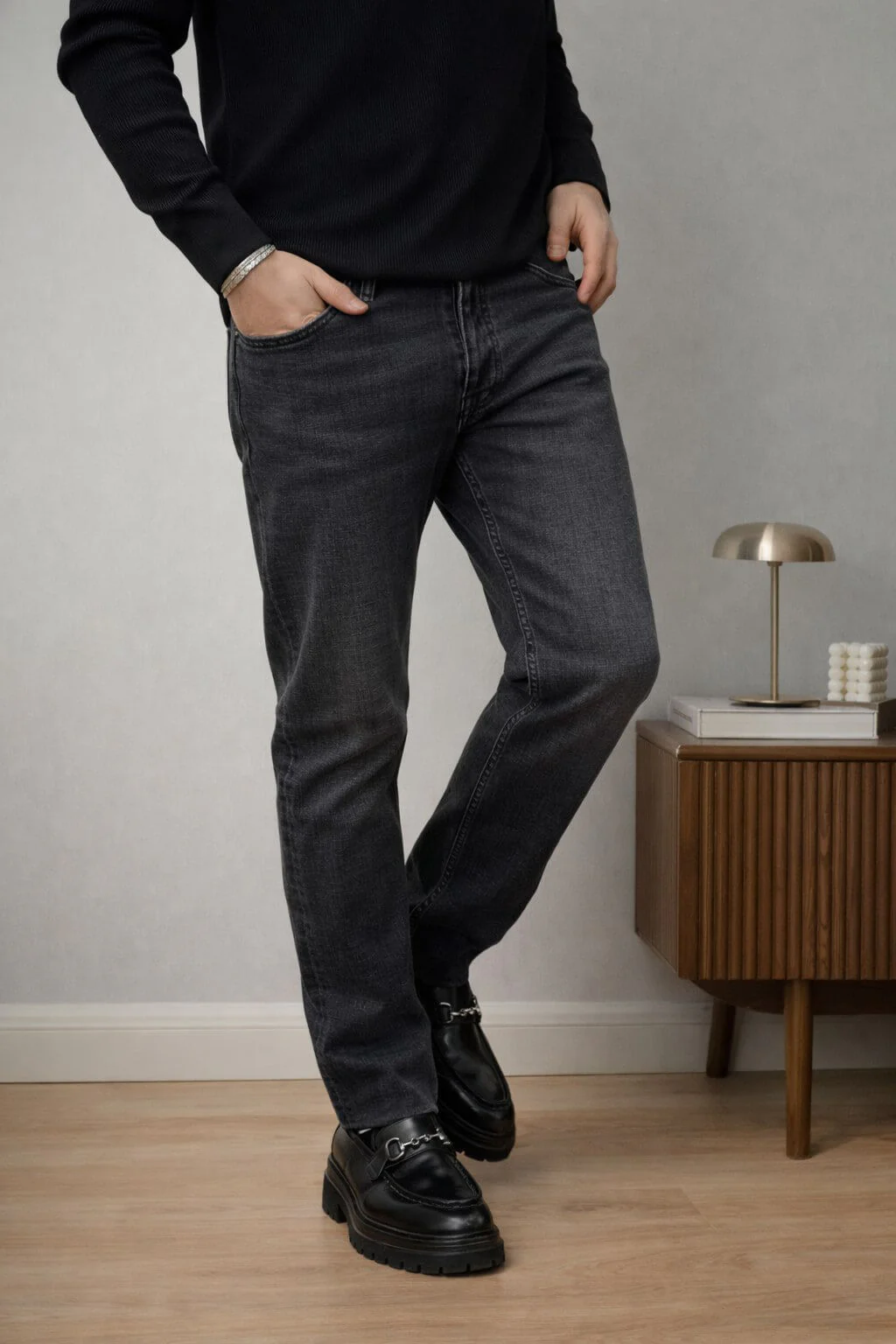 Men's Black Slim Fit Jeans. - Image 2
