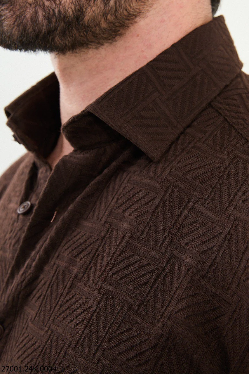 Men's Brown Textured Button-Up Shirt. - Image 2