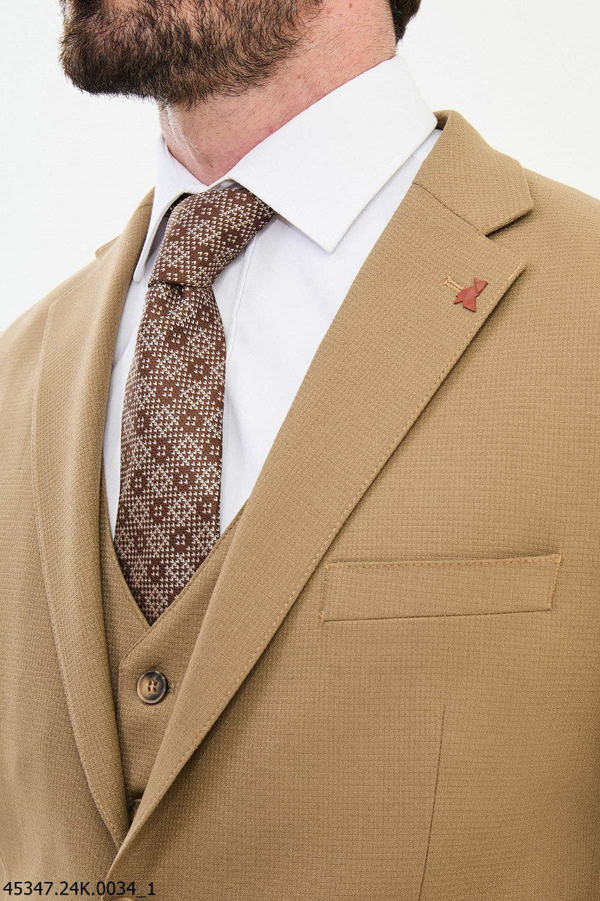 Men's Camel Three-Piece Suit. - Image 3