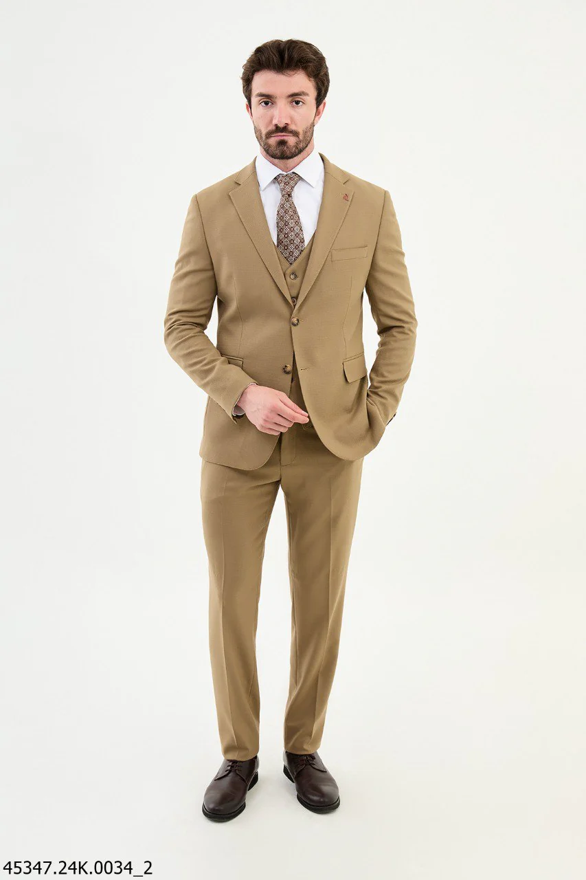 Men's Camel Three-Piece Suit. - Image 4
