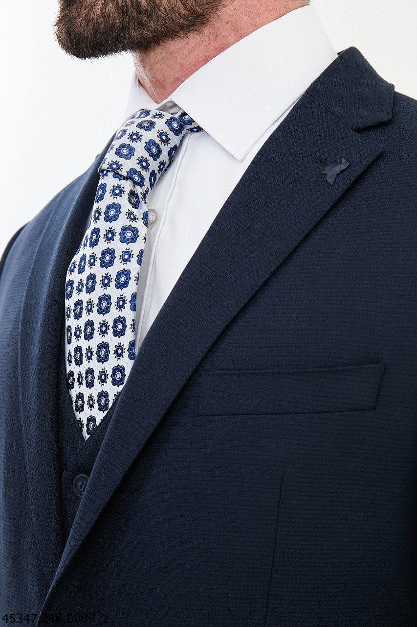 Men's Classic Navy Blue Three-Piece Suit. - Image 3