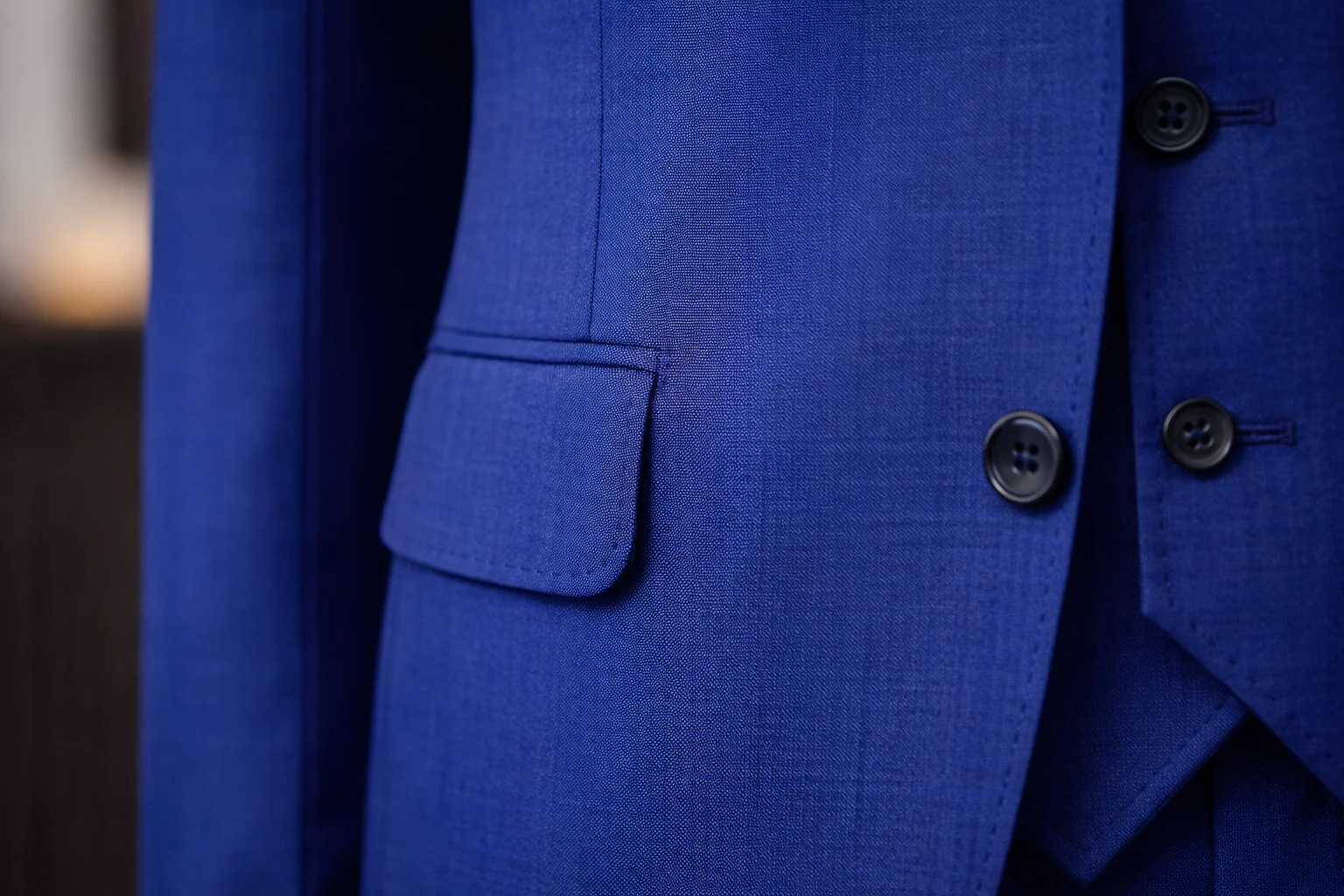 Men's Navy Slim-Fit Peak Lapel 3-Piece Suit. - Image 3