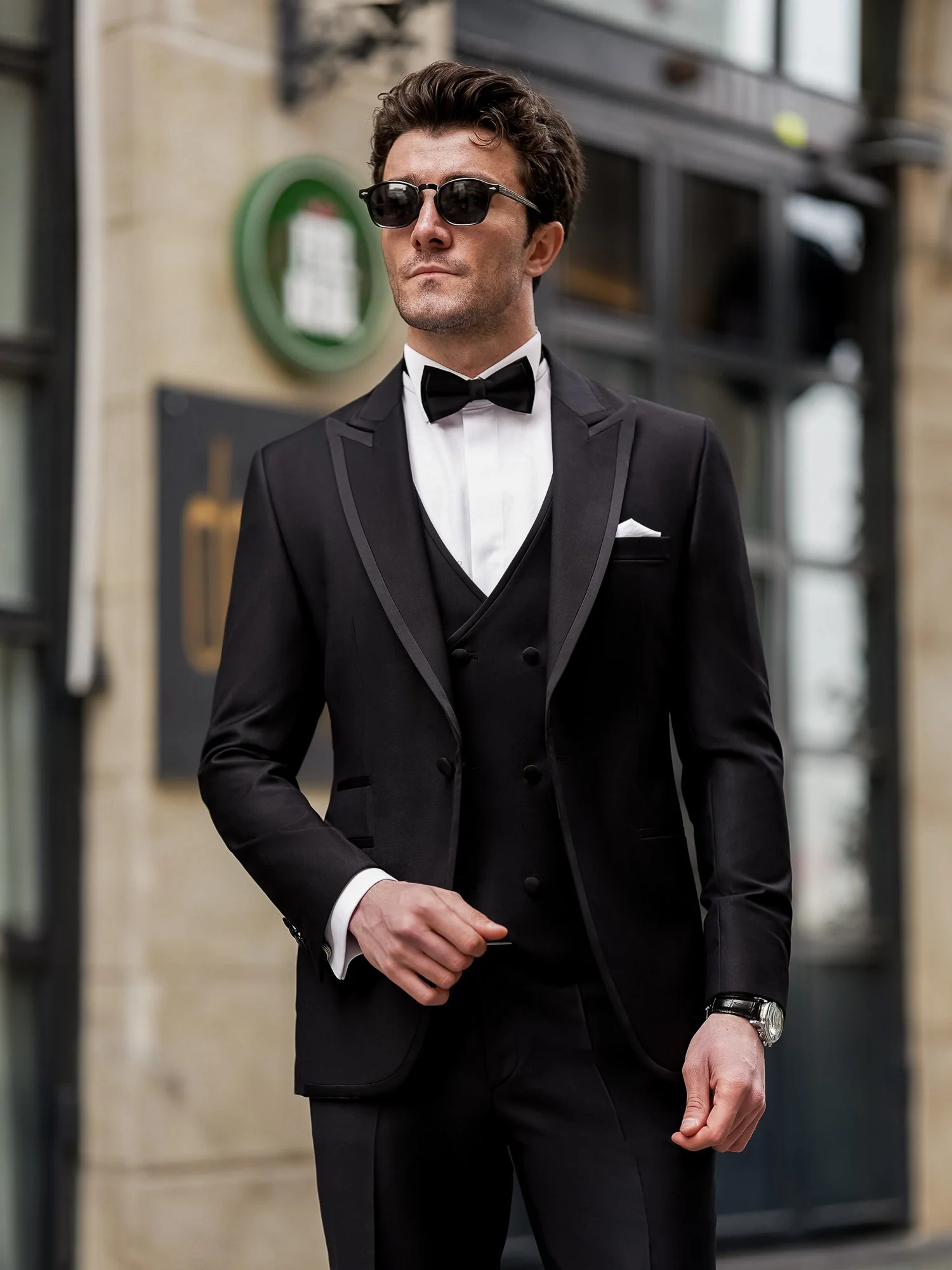 Men's Slim-Fit Peak Lapel 3-Piece Tuxedo. - Image 9